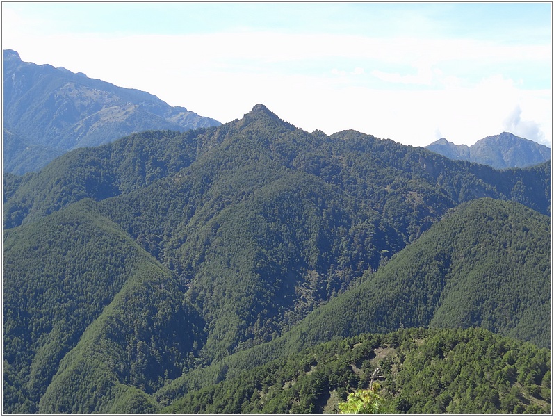 2014-07-16 15-08-58塔芬山頂看達芬尖山.JPG